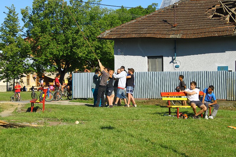 Stavanie maja (31).JPG